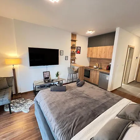 White Homes 16 - Master Quart