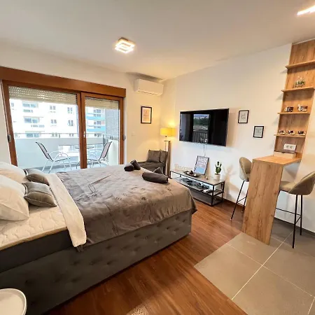 White Homes 16 - Master Quart *