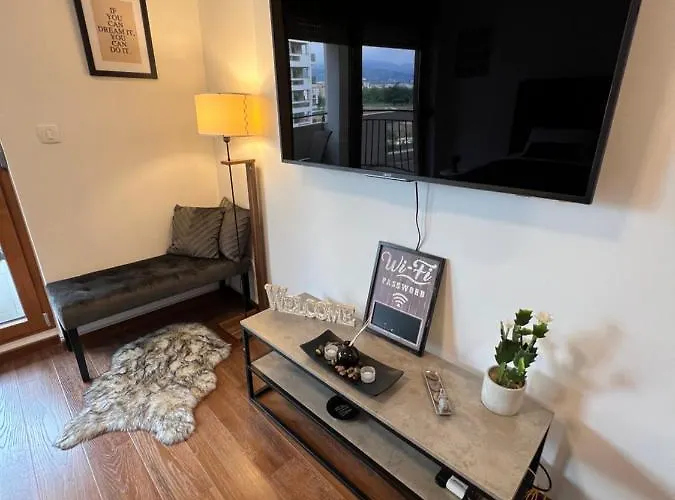 White Homes 16 - Master Quart