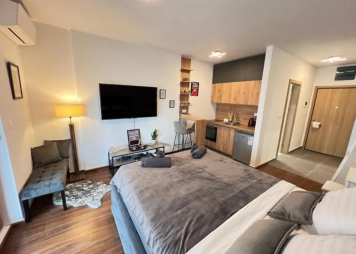 White Homes 16 - Master Quart