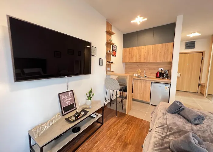 White Homes 16 - Master Quart