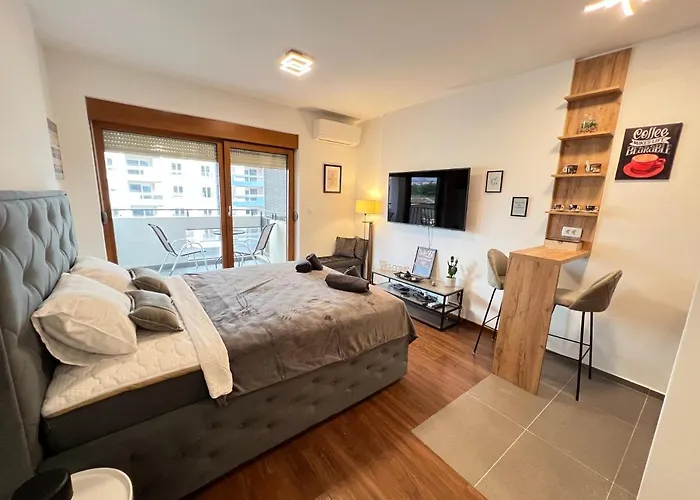 White Homes 16 - Master Quart *