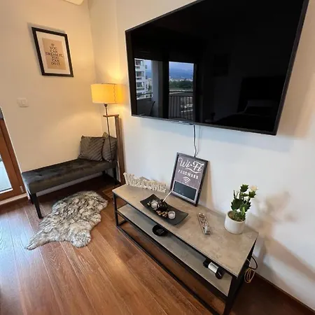 White Homes 16 - Master Quart